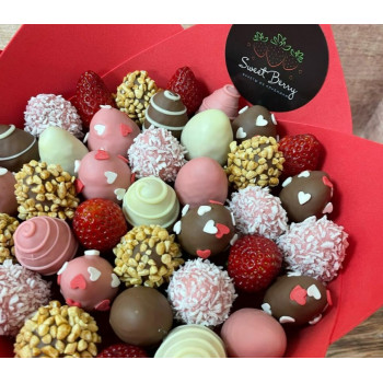 Bouquet of strawberries in chocolate Red Rainbow
